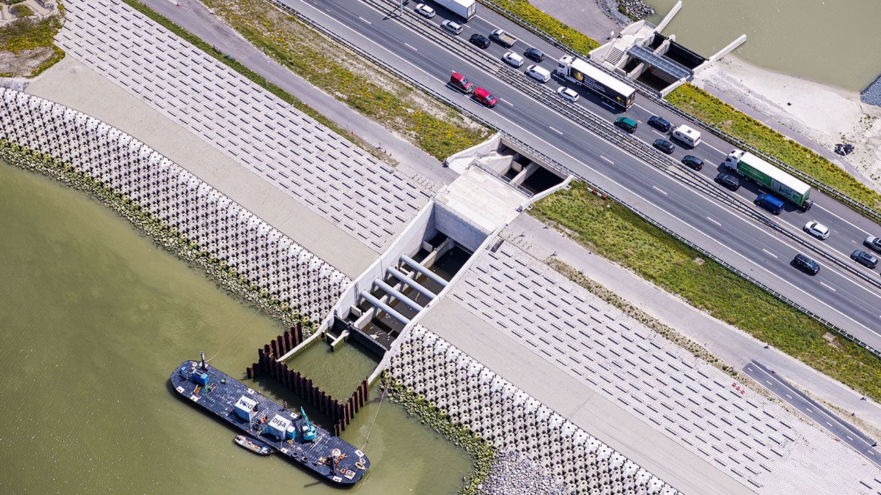 Afsluitdijk solar park